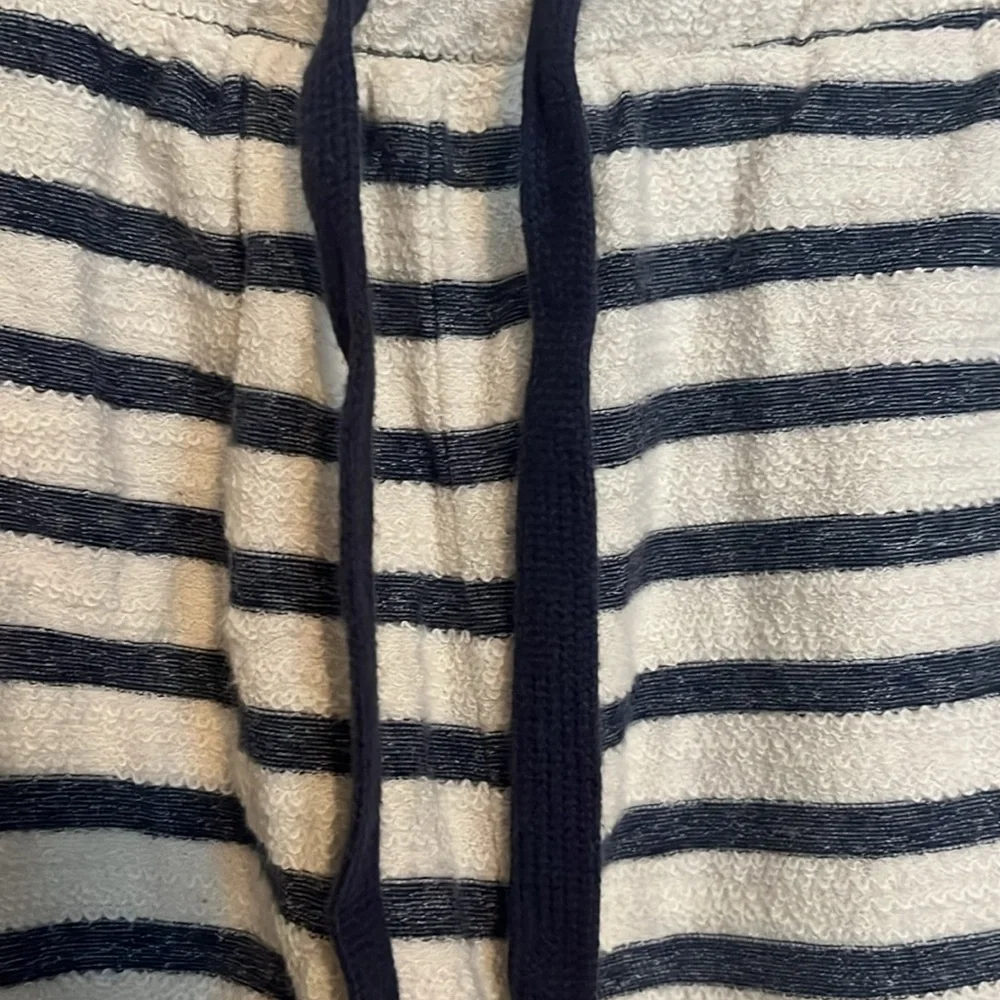 NWT Old Navy Terry Cloth Shorts Size Medium - Picture 2 of 4